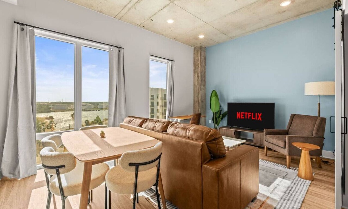 Channel District Apartment | Stylish Channelside Apartment | Close to DT & Ybor