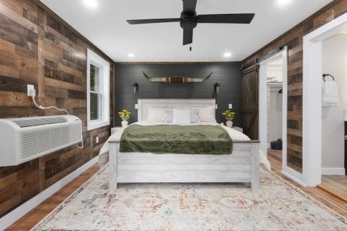 Merriam House | Stylish KC FarmhouseHugeFencedYard