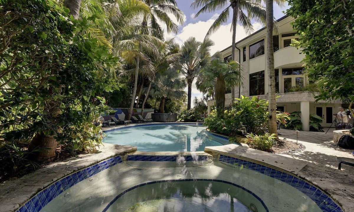 Big Coppitt Key House | Stylish Oceanfront Vacation Rental with Private Beach, Pool, and Hot Tub in Florida Keys