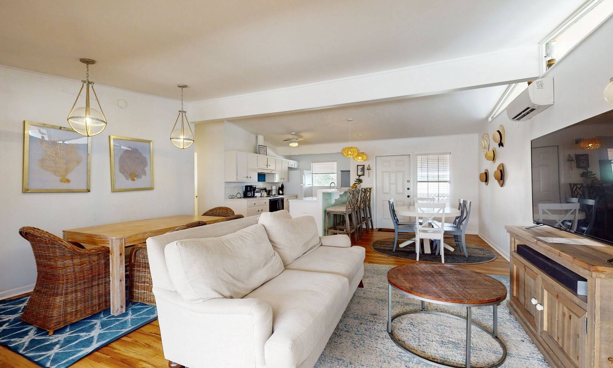 Key Allegro House | Stylish retreat with WiFi, washer/dryer, & access to community pool