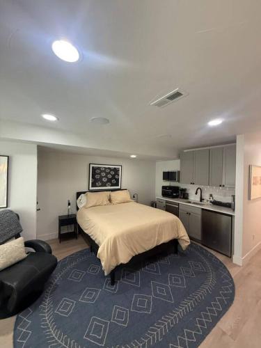 Jefferson Park Apartment | Stylish Studio on Jefferson Park
