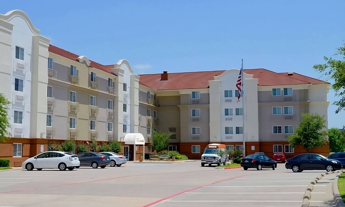 Las Colinas Hotel | Stylish Suite Near Mustangs of Las Colinas | Free Laundry + BBQ Area