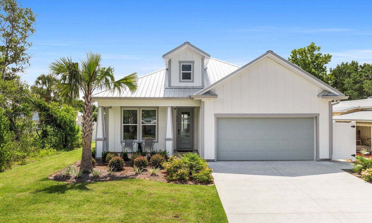 Laguna Beach Estates House | SUMMER SPECIALS! Entire Home in West End, Panama City Beach. 5 Min. from Beach!