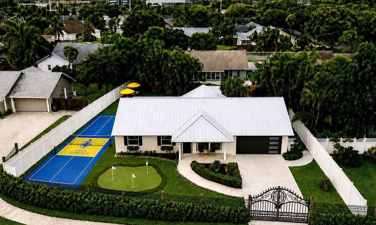 Tropic Palms House | Summer Specials: Resort Backyard, Pool, Golf, Kids Playground, near Beach