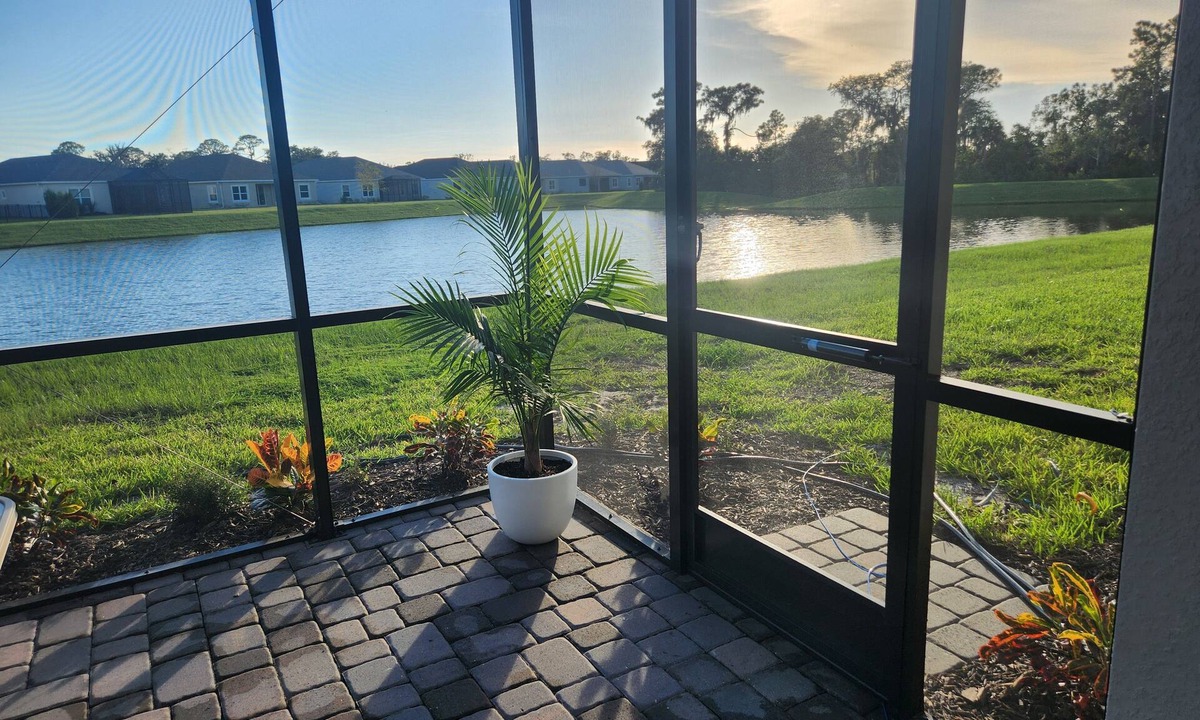 Parrish Villa | SUMMER VACATION New 3 Bedroom Villa Pet Friendly Laundry AC Lanai Grill 3 Pools!