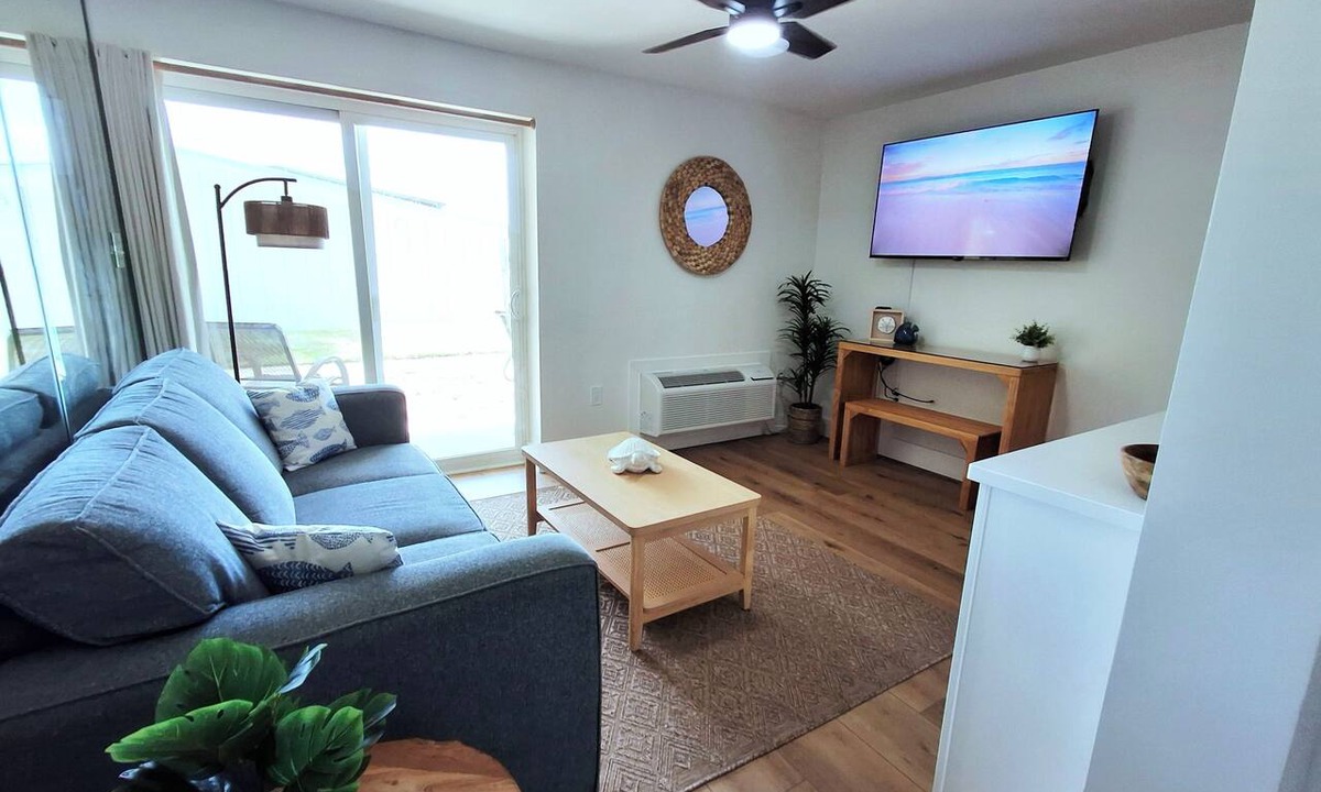 Thomas Drive Condo | Sun Harbor Sails - Sleeps 4 - 1 Bedroom Condo Ground Floor Unit