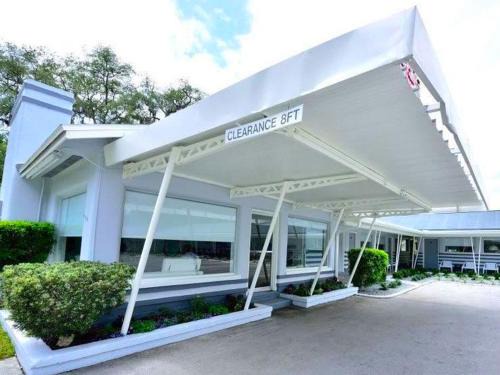 Silver Springs Hotel | Sun Plaza Motel