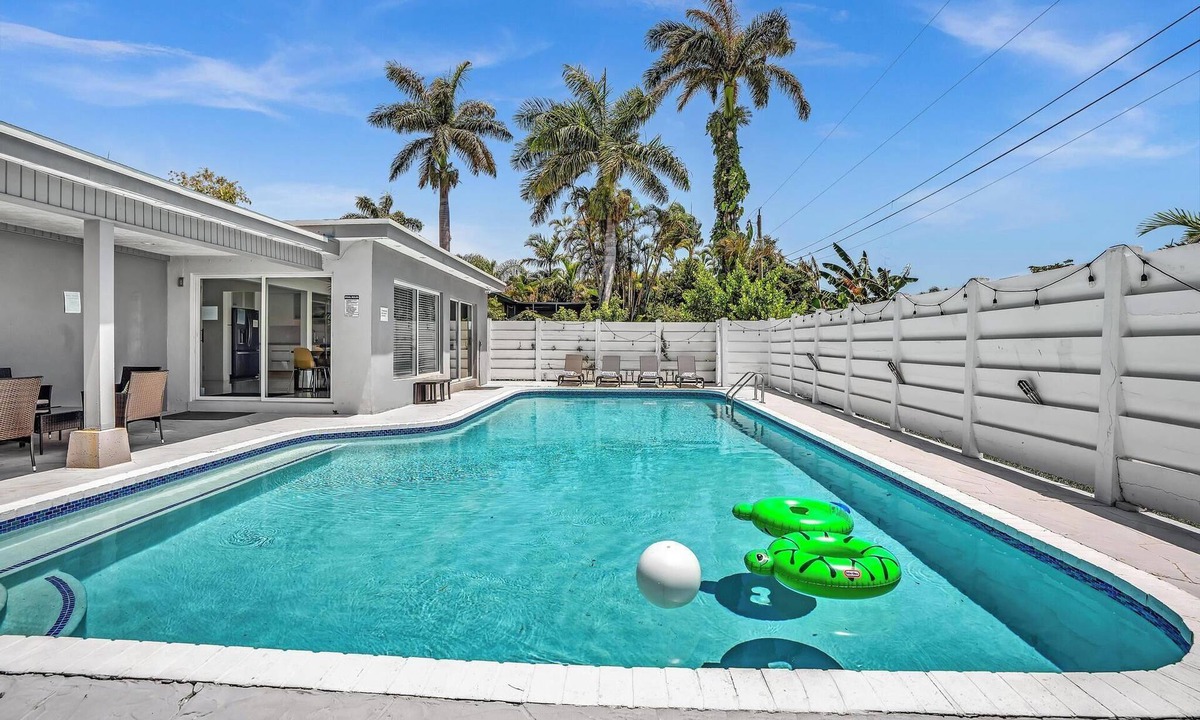 Hollywood Lakes House | Sun & Sand Retreat – 4BR Heated Pool Home