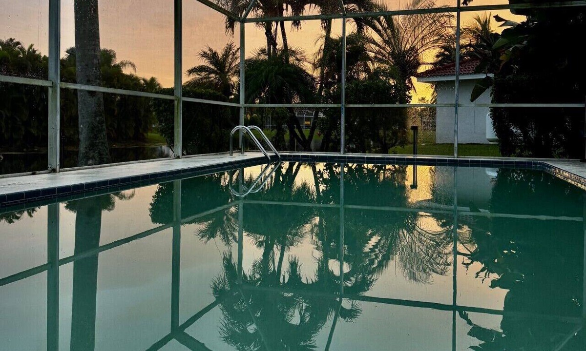 Crown Pointe House | Sundrenched Florida Paradise !