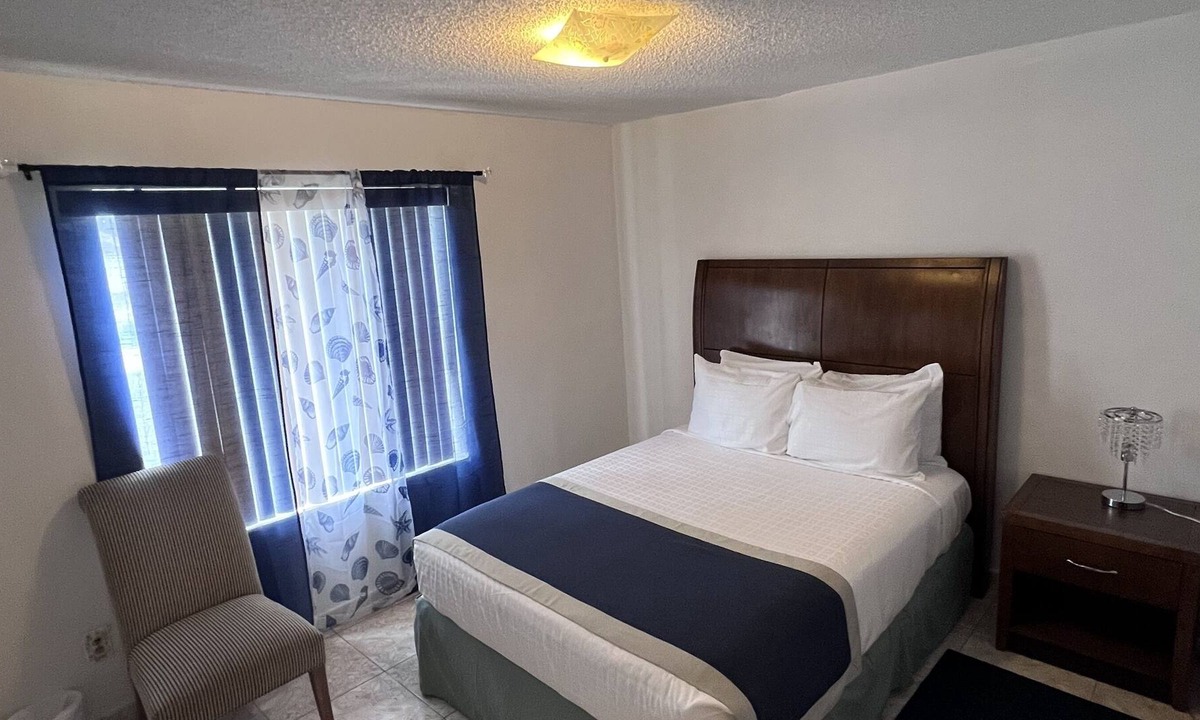 Pine Hills House | SUNNY HOME VACATIONS LLC
