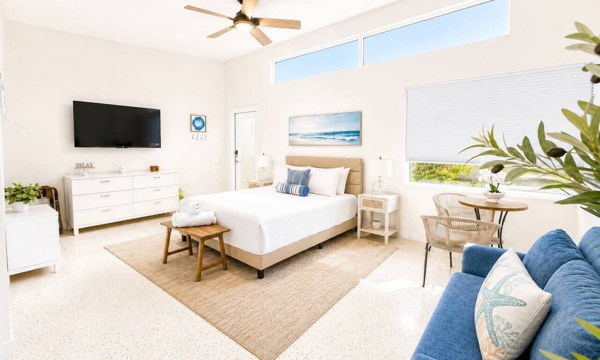 Sarasota Cottage | Sunny Lido Studio - Modern Touches