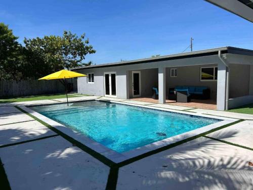 Ludlam Apartment | Sunny Resort Oasis with Heated Pool Ping Pong