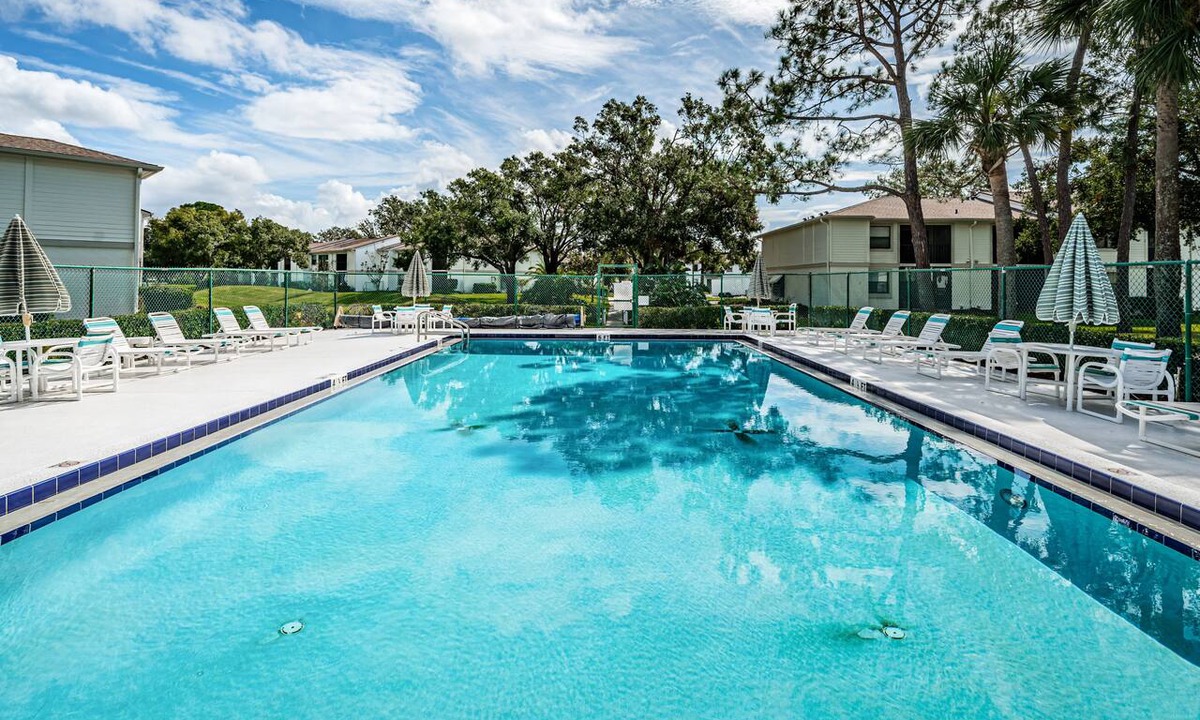 East Lake Woodlands Condo | Sunset Escape Heated Pool : Honeymoon Island Pass + Gated Community