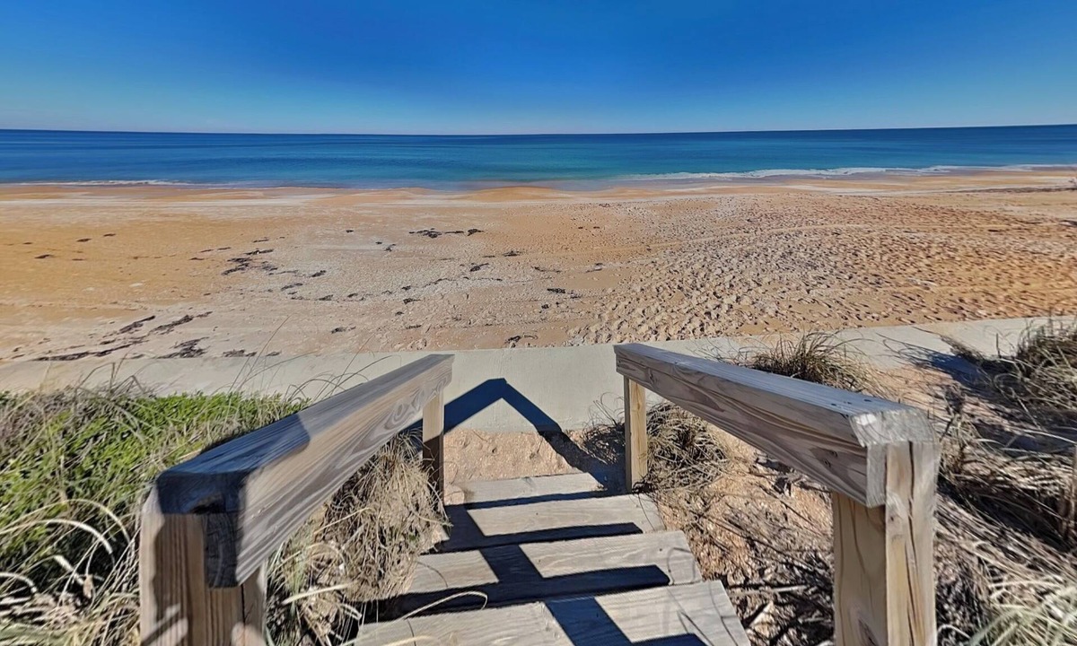 Painters Hill Cottage | Sunshine House by Distinctive Beach Rentals