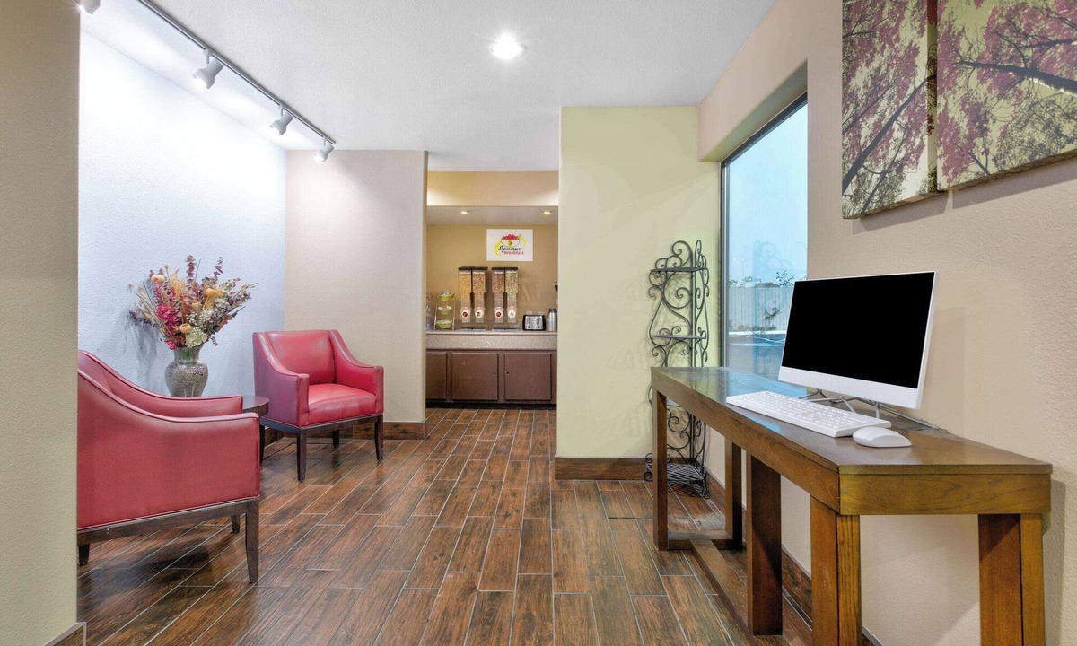 New Braunfels Hotel | Super 8 by Wyndham New Braunfels I-35