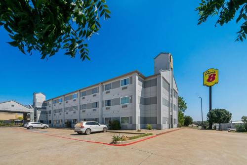 Weatherford Hotel | Super 8 by Wyndham Weatherford