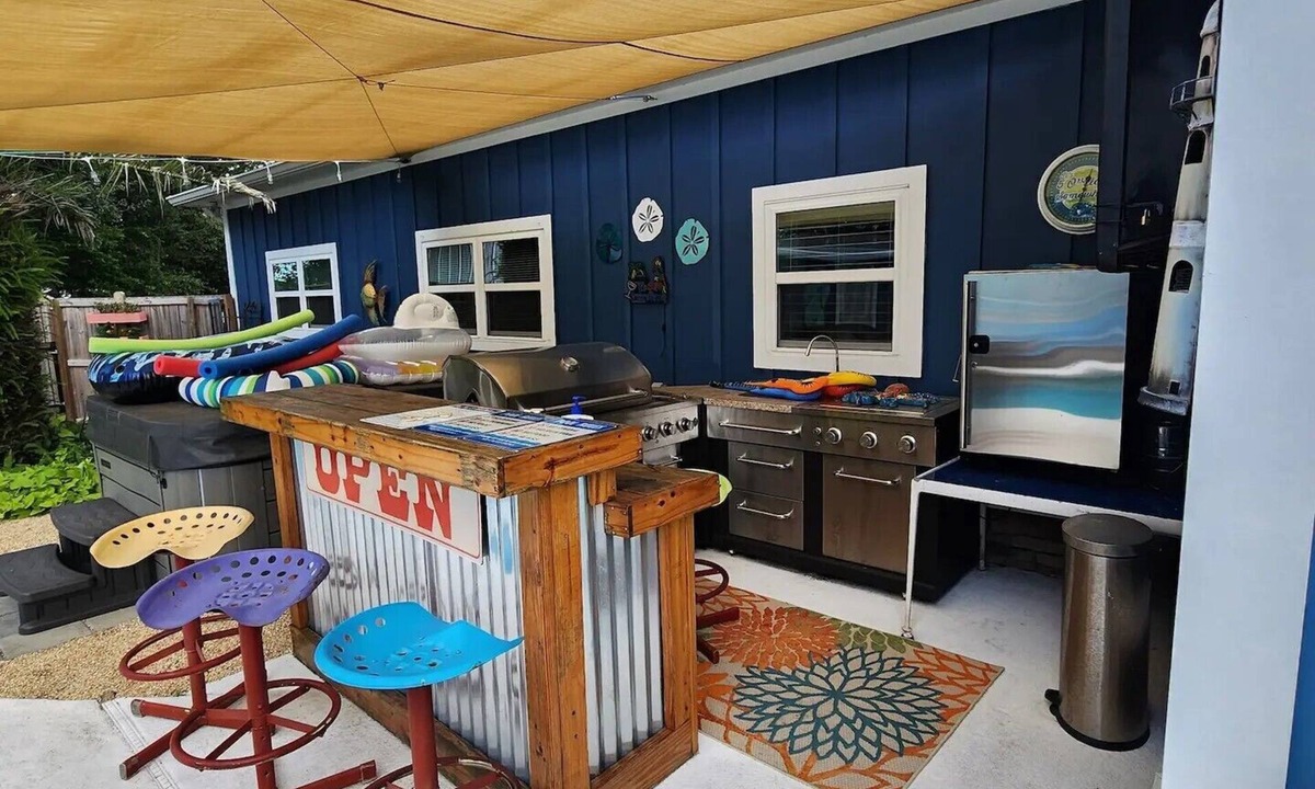 Pretty Bayou Cottage | Super Cozy Private Pool House! Perfect for 2!