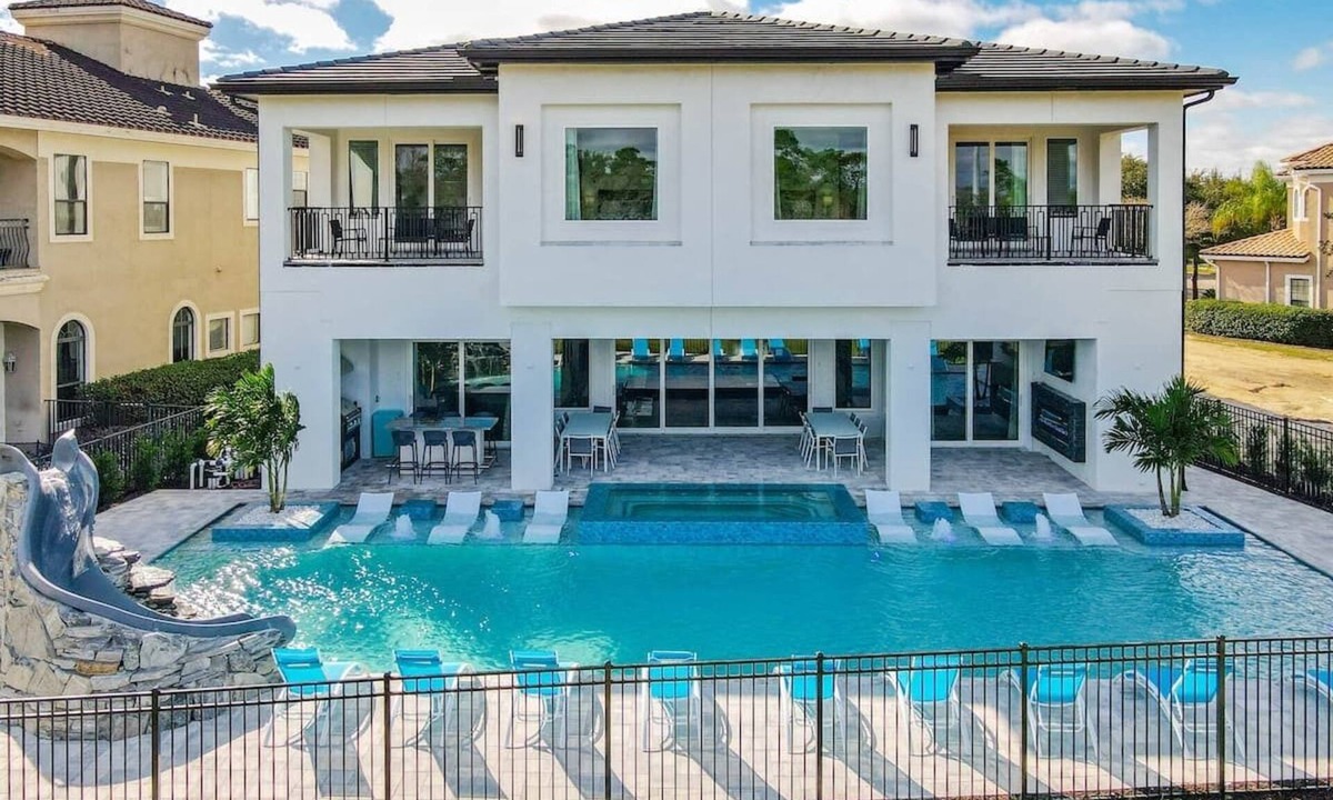 Reunion House | Super Fun House with Amazing Views
