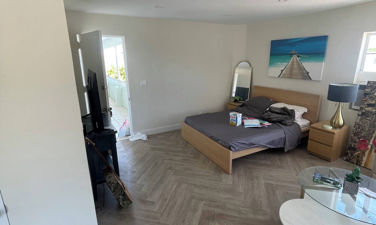 North Beach Apartment | Superb apartment with AC in Miami Beach 1 Block from the Beach