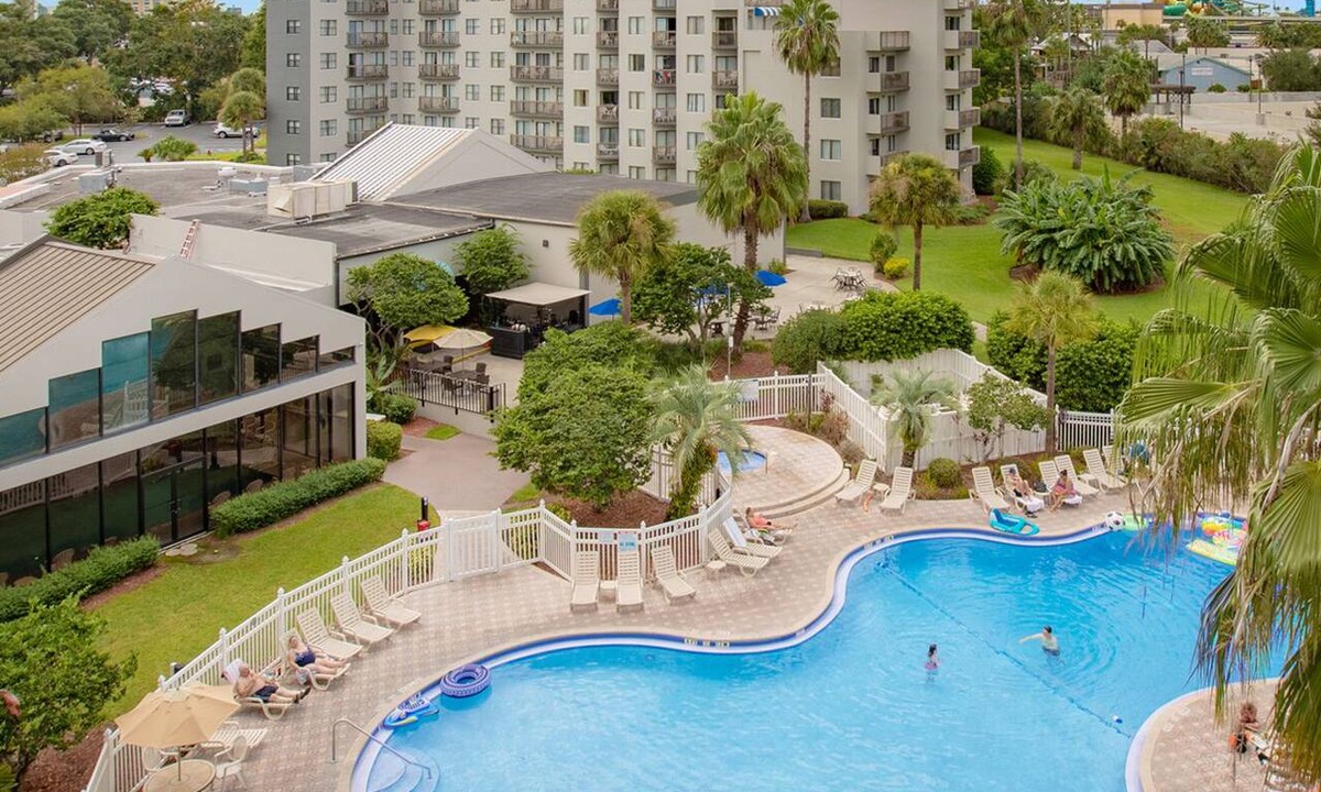 Southwest Orlando Apartment | Superb Renovated Suite, Amazing Water View Best Location to Disney and Universal