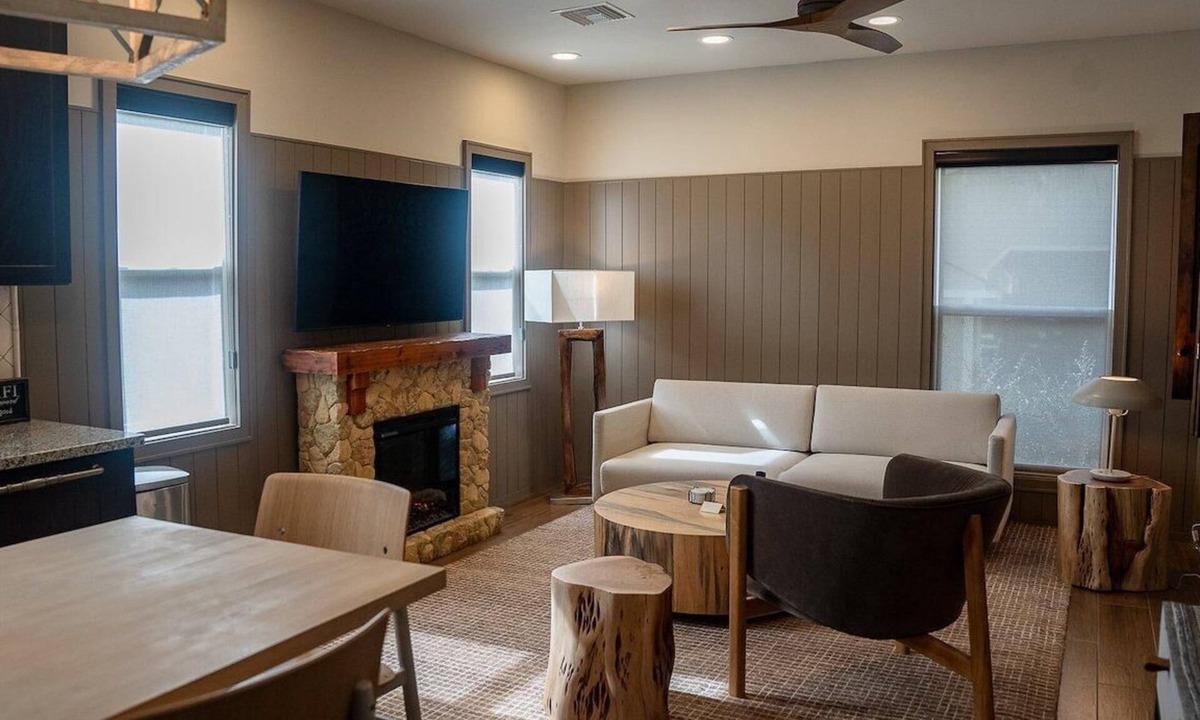 Bronson House | Superior Queen Two-Bedroom Cottage
