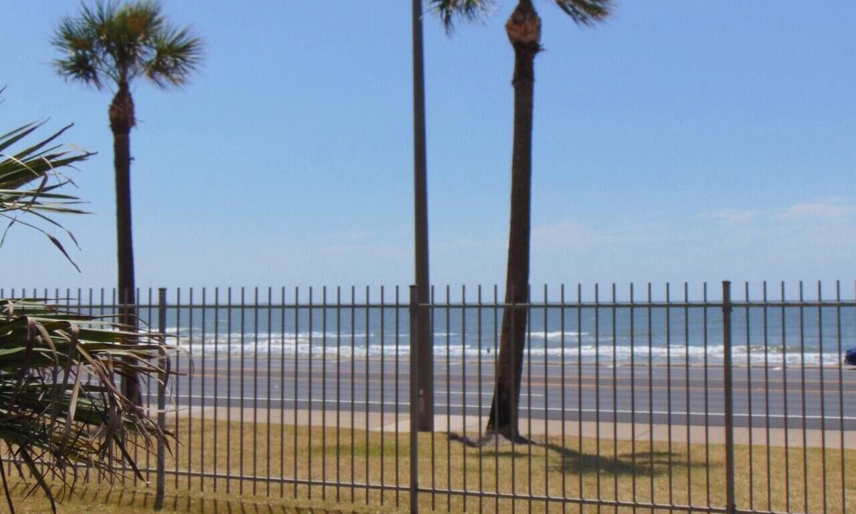 Galveston Condo | Surf's Up at the Dawn BEACH FRONT