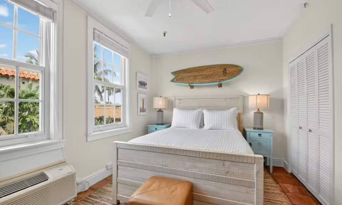 Palm Beach Condo | Surfs Up Palm Beach Steps To Beach Heated Pool
