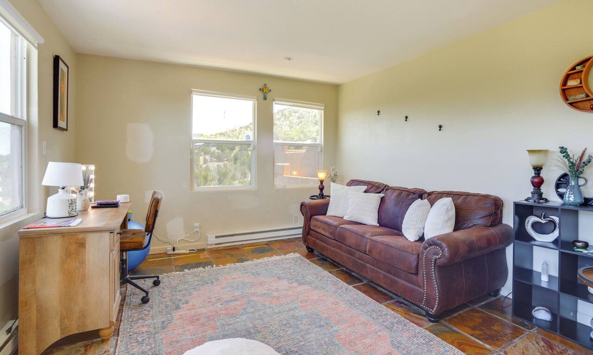 Canoncito Apartment | Surrounding Mtn Views! Quaint Santa Fe Retreat