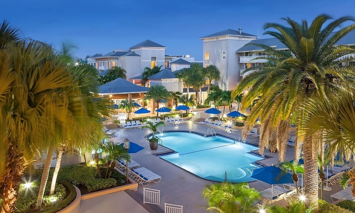 Stuart House | Take An Amazing Vacation! 3 Great Units, On-site Dining, Near Stuart Riverwalk!