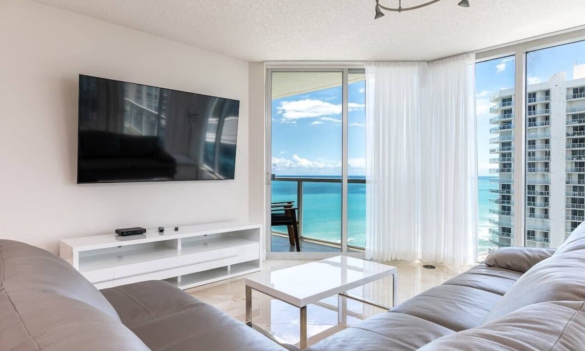 Sunny Isles Beach Condo | The Best Ocean & City Views! Corner Unit - Amazing Amenities with Prime Location