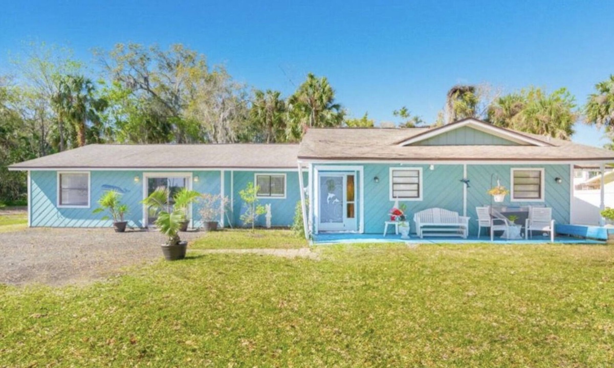 Ormond Beach House | THE BLUE HOUSE ON TOMOKA RIVER