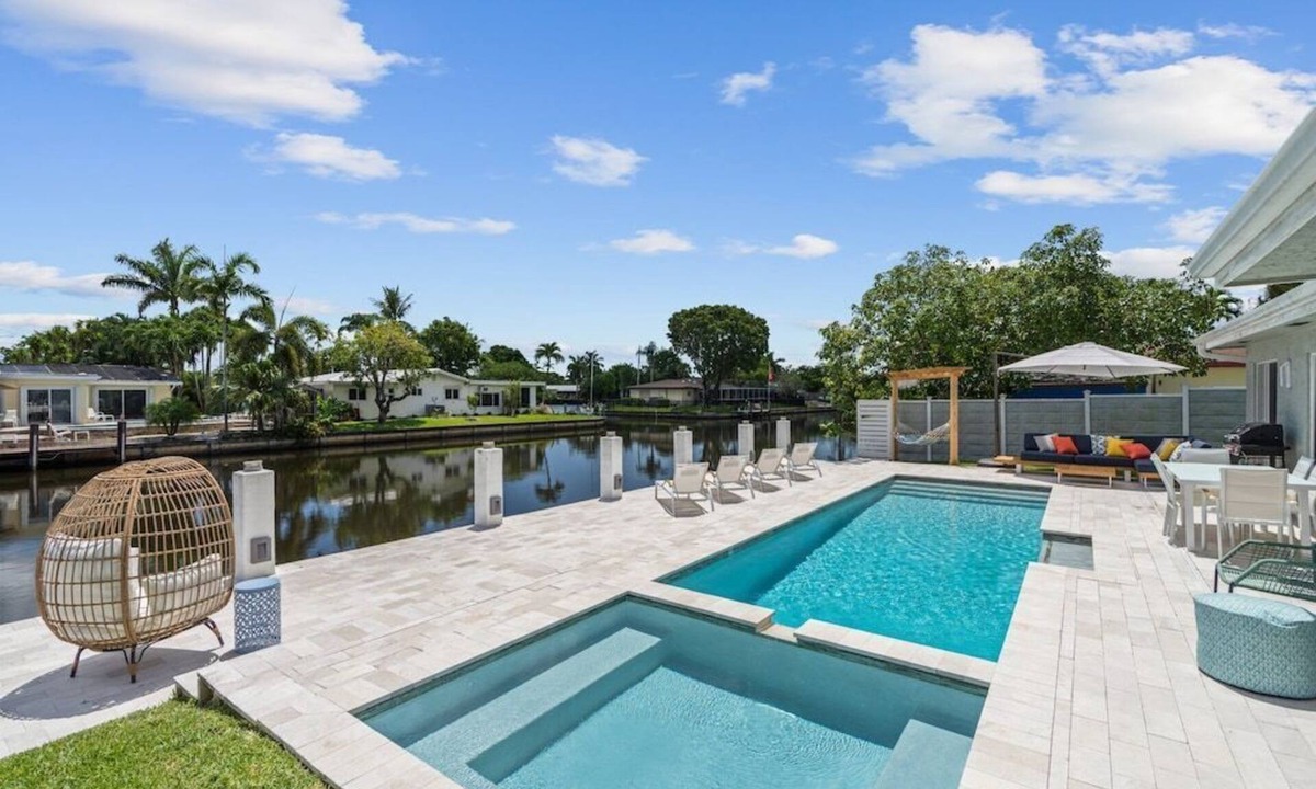 Fort Lauderdale House | The "Blue Iguana" - waterfront Canal, Pool, Pool Table, Vibes
