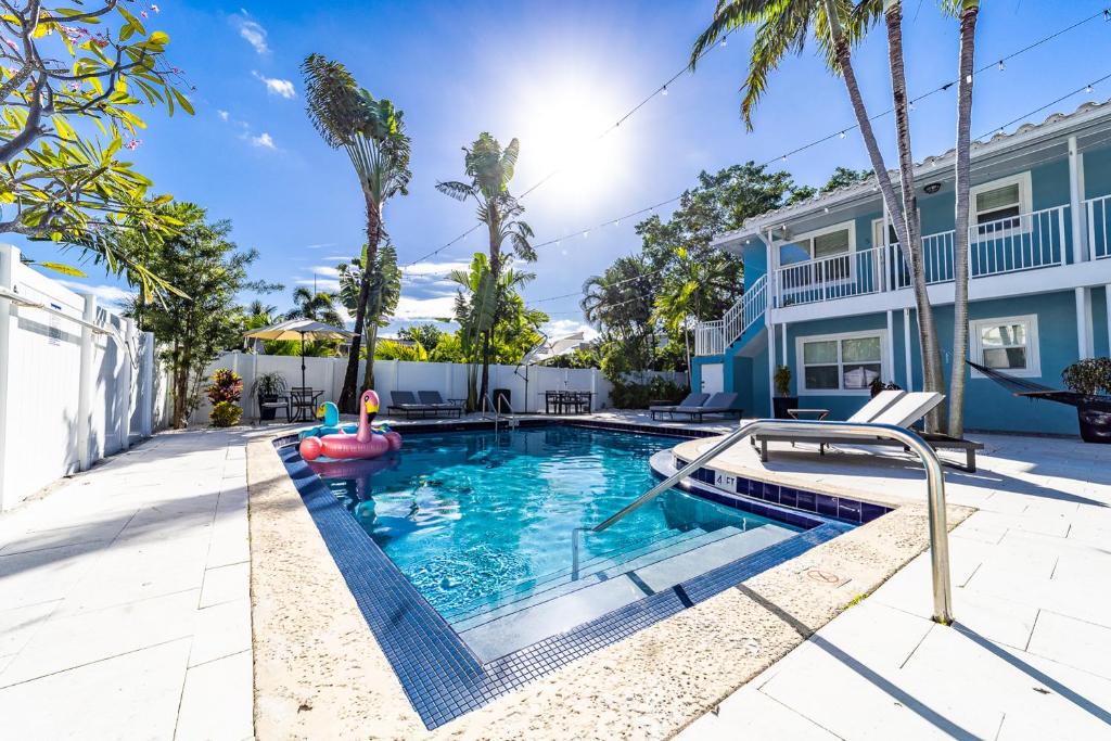 Coral Ridge Apartment | The Blue Parrot