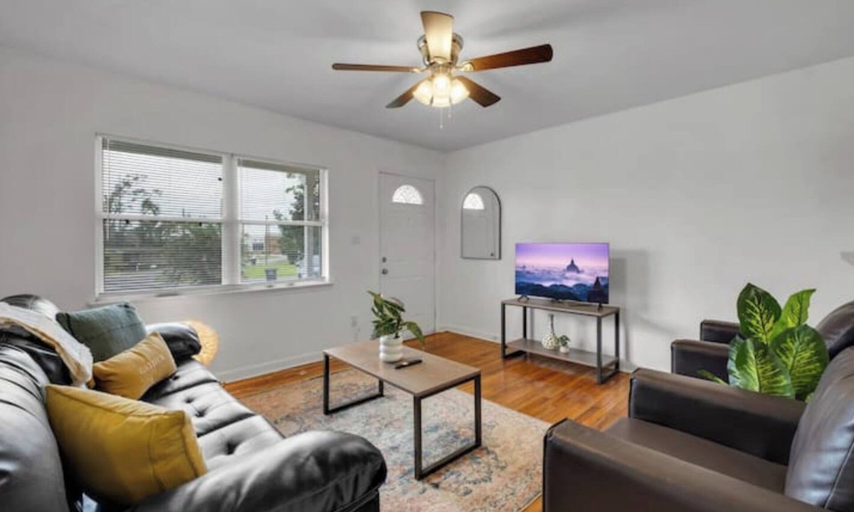 Chapel Ridge House | The Bowden - Renovated 4-Bedroom
