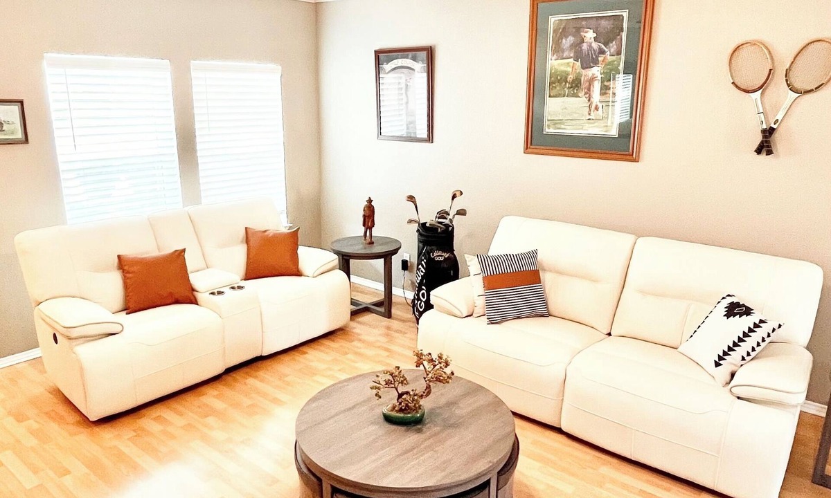 Wydewood Estates House | The Club House ! Sparkling Clean 2 BR 2 Bath townhome In The Heart of Midland !