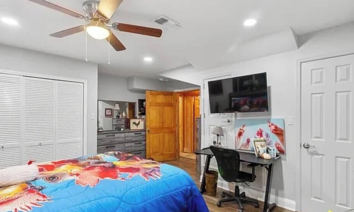 Mico Bed & Breakfast | The Coop - The Walpole Lodge, Mico, TX