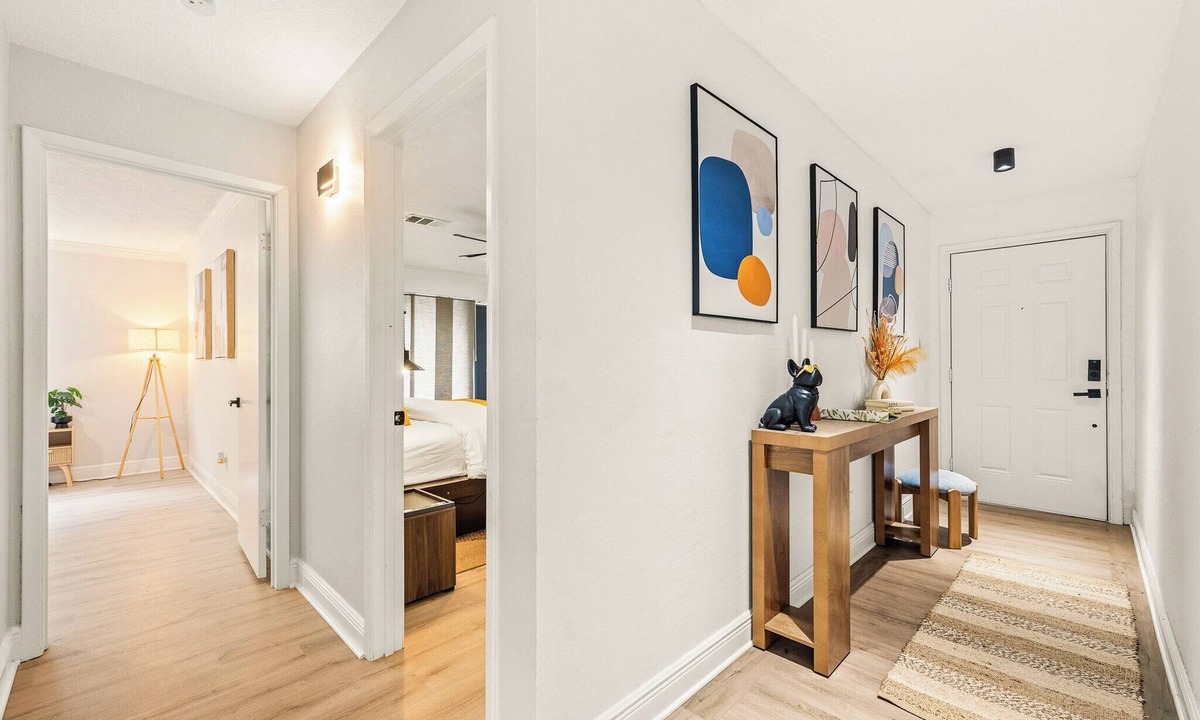 George Bush Park/Eldridge House | The Cozy - 5B3BR - Pool Deck - Hot Tub - Pergolas - Basketball
