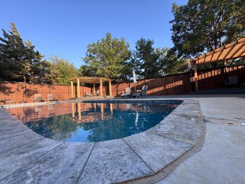 Claude Bed & Breakfast | THE CW HOUSE