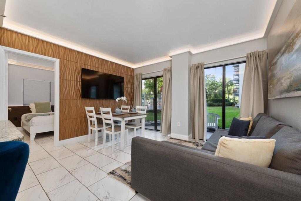 Southwest Orlando Villa | The Enclave 2BR near Universal, Pool & Gym