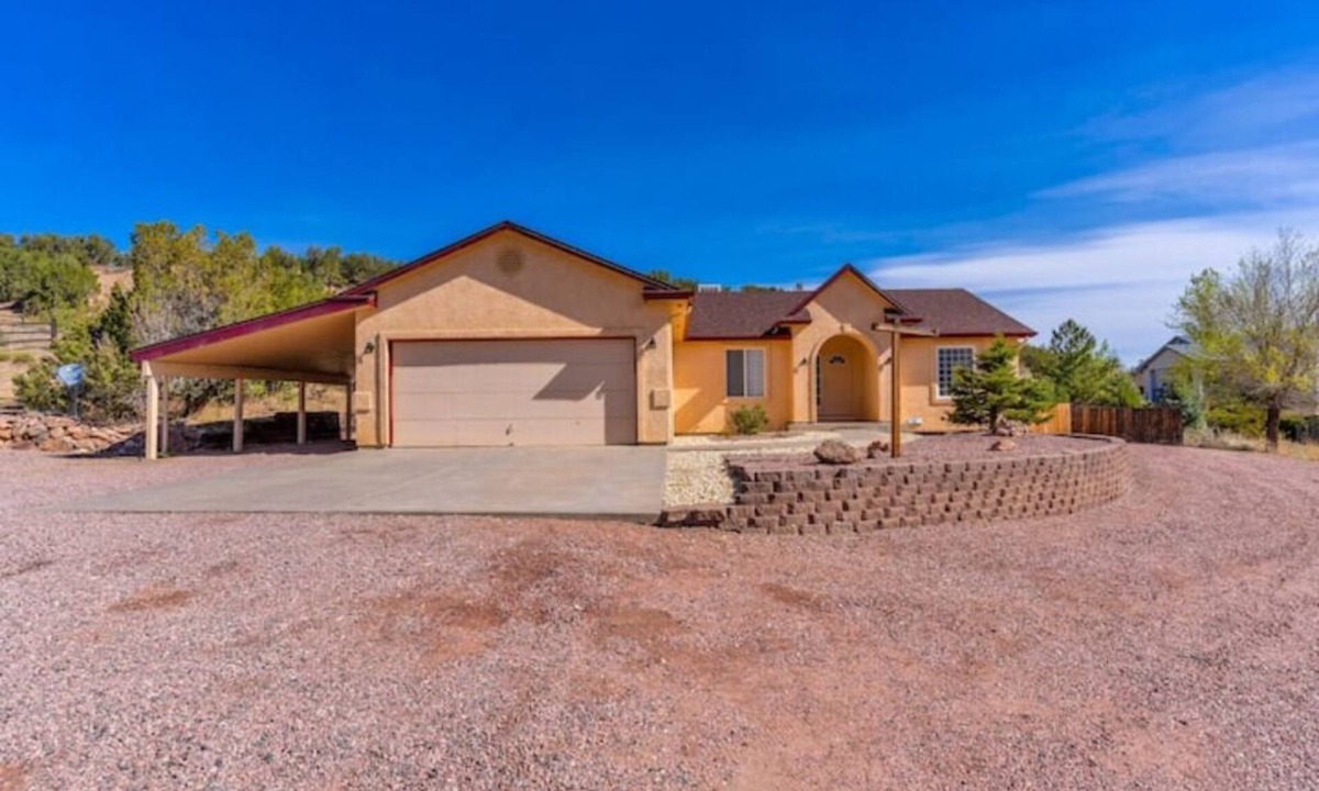 Canon City House | The Gathering Place: Quiet neighborhood, 5+ Bed/3 Bath home accommodates 12.