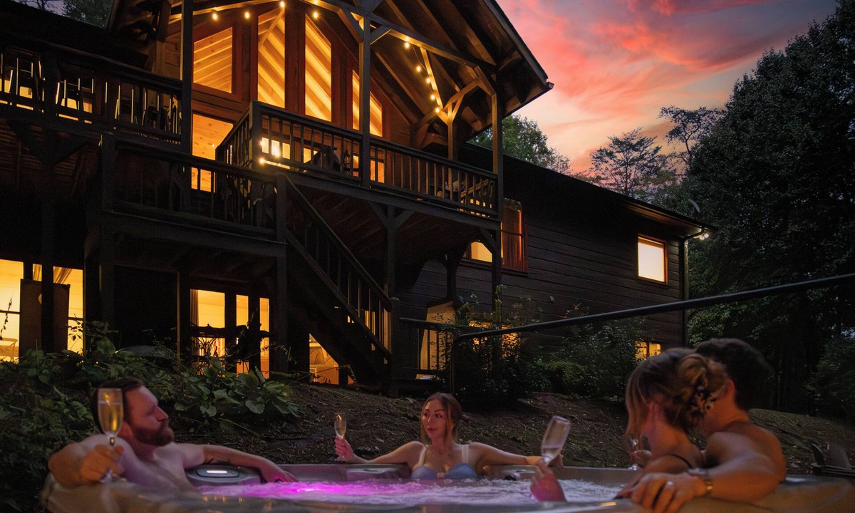 Cherry Log House | The Hidden Still~Blue Ridge Speakeasy Lakehouse~SLEEPS 22