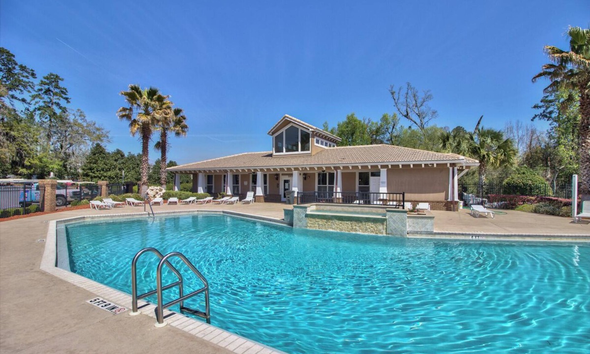 Tallahassee House | The Honolulu - Modern 3BR Condo Near FSU with Pool
