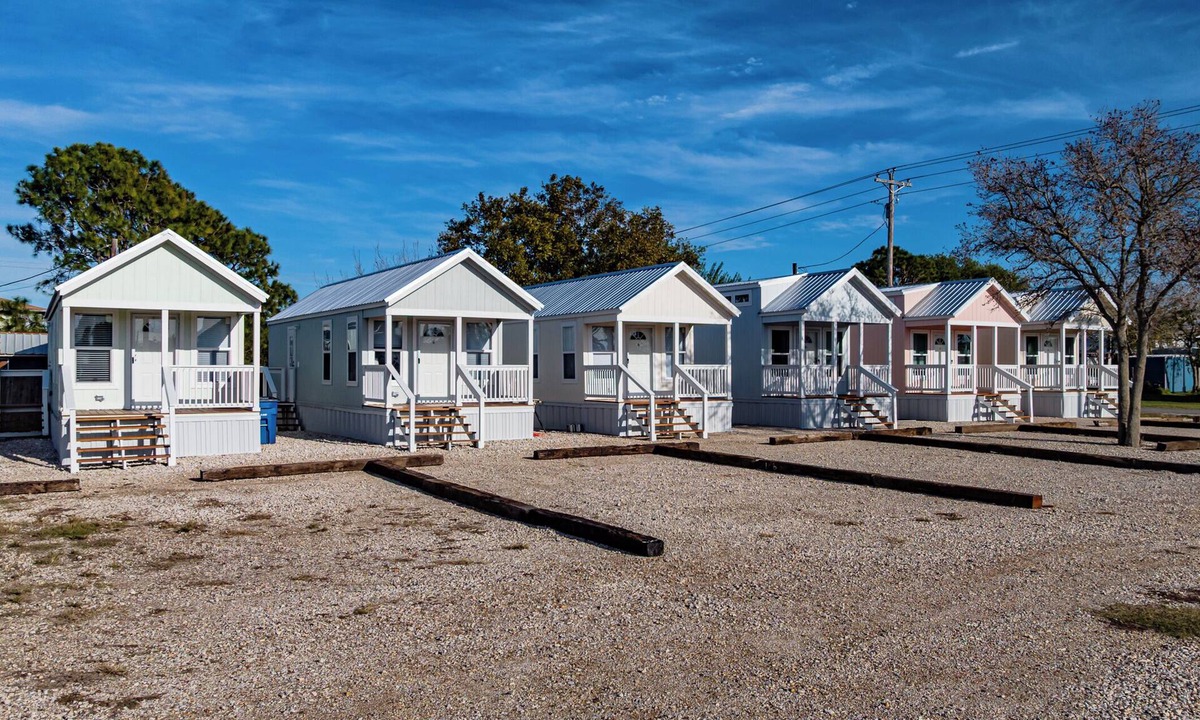 Port O Connor Cabin | THE KEYS OF POC Unit # 5 one bed w/loft and bunk beds