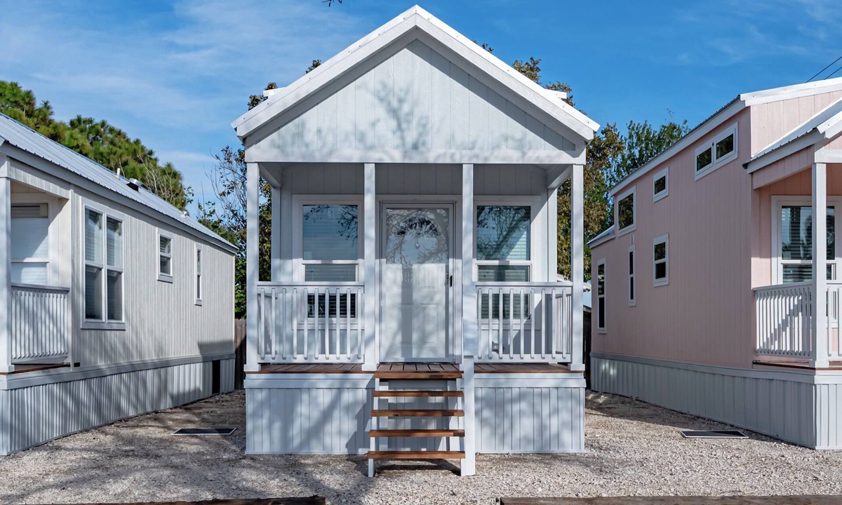 Port O Connor Cabin | THE KEYS OF POC Unit # 4 One Bed with loft and bunk beds