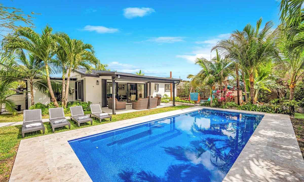 Ojus House | The Oasis Heaven In Miami - Private Pool - Sleeps 14 -