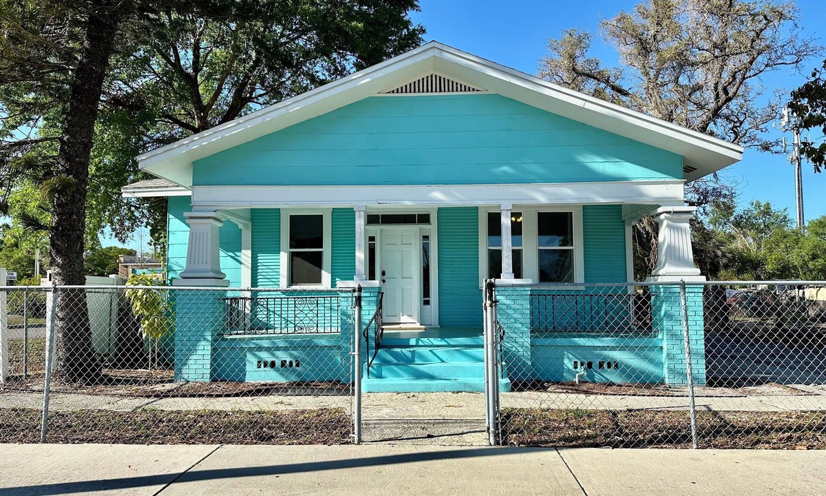 East Tampa House | The perfect bungalow retreat!
