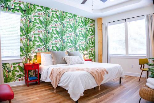 Pleasant Street House | The Royal Crane Suite Newly Built Upscale Central