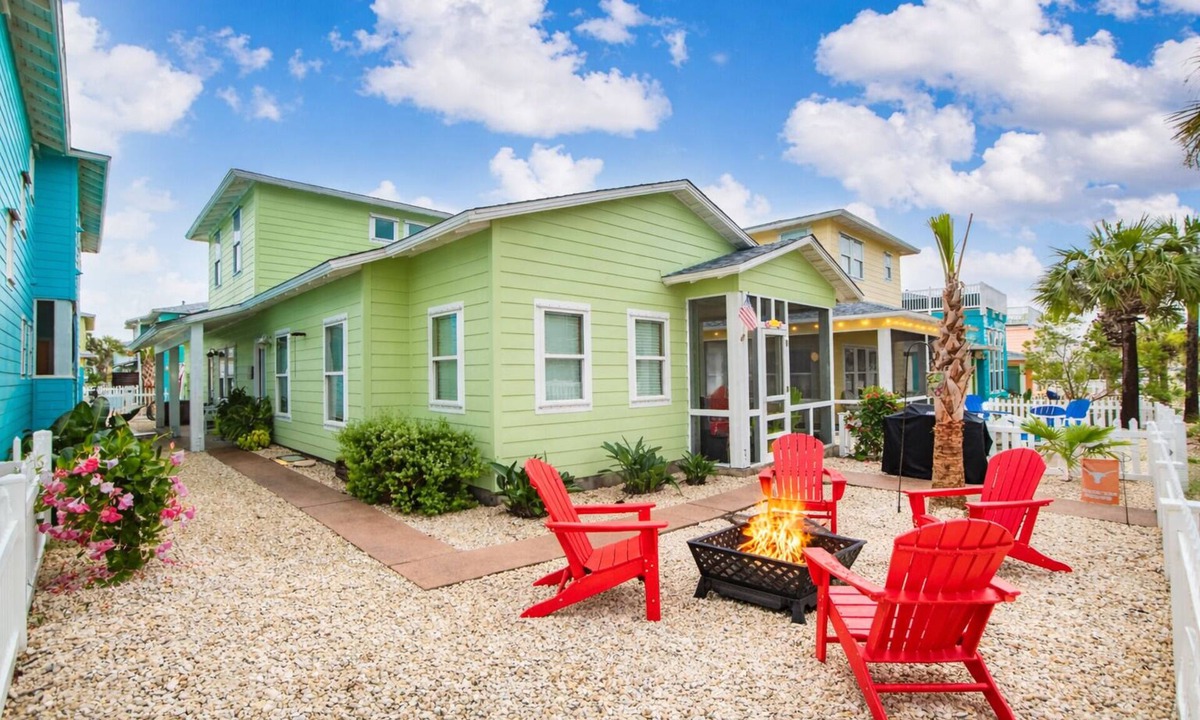 Port Aransas House | The Rtiz Tarpon | Porch Vibes + Beach Days