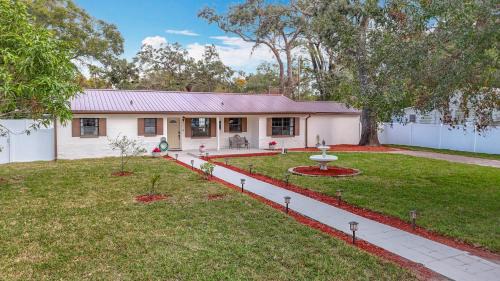 Old Seminole Heights House | The Seminole Heights Suncatcher - Pool & Basketball