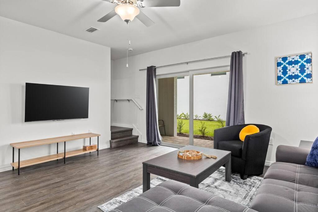 Rural Estates House | The Sunny Serenity Townhome